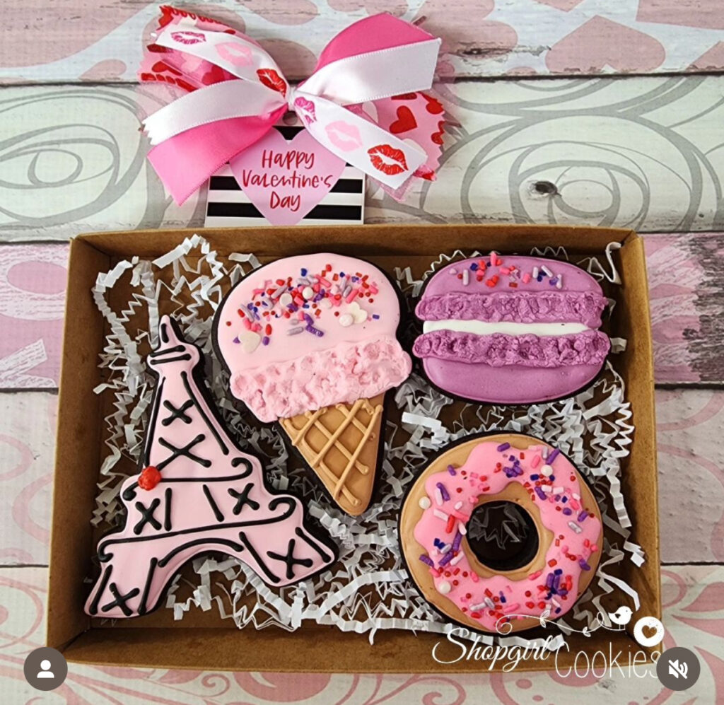 @shopgirlcookies captured the city of love with this set