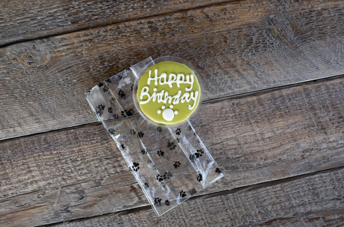 Gusset bags with paw prints.